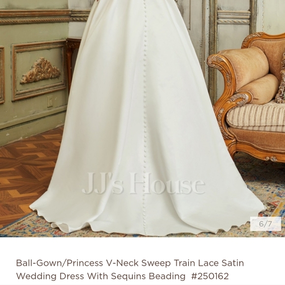 Wedding dress - Picture 3 of 3